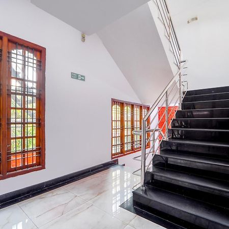 Super Townhouse City Center Ernakulam Kochi Luaran gambar