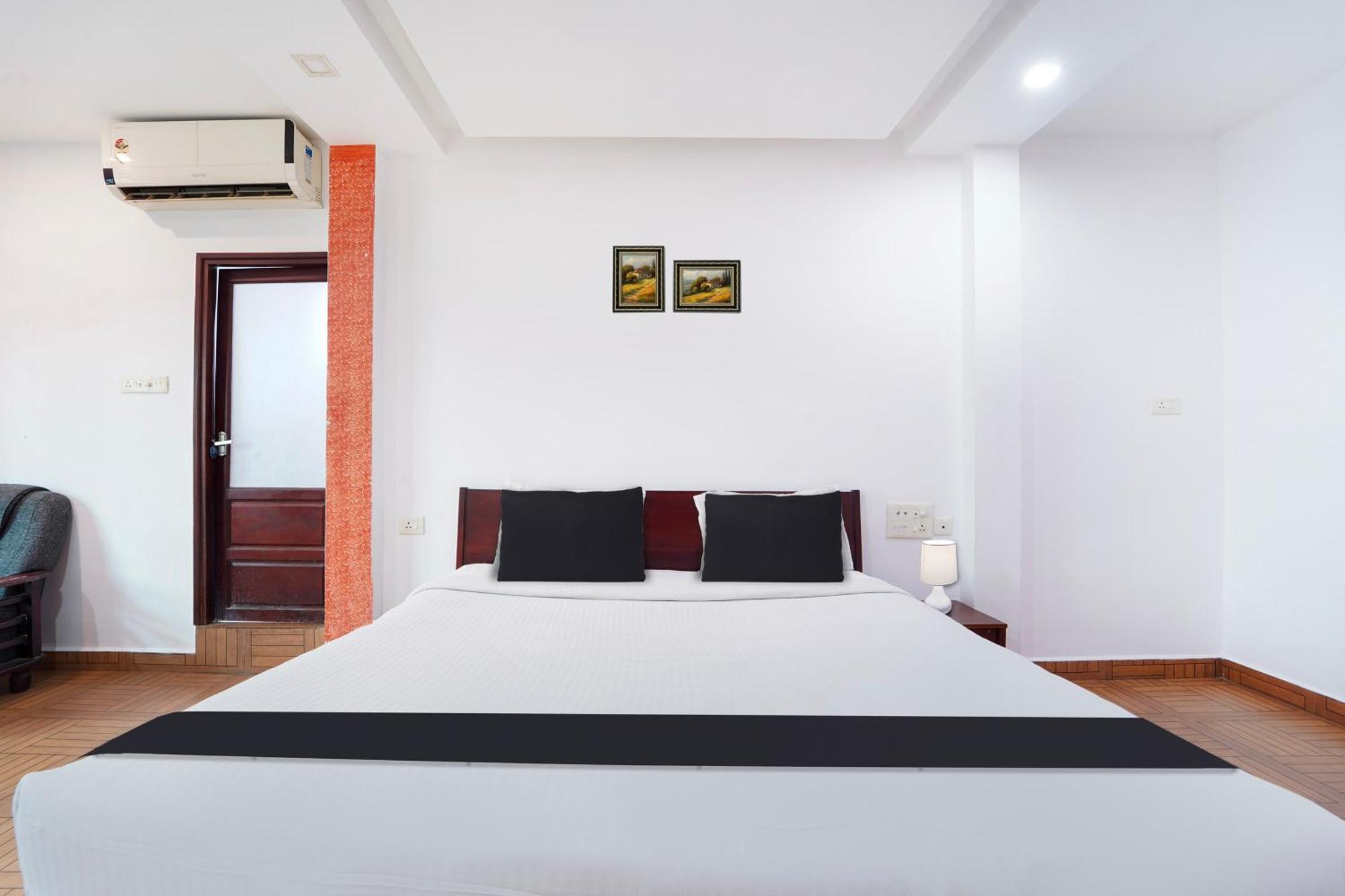 Super Townhouse City Center Ernakulam Kochi Luaran gambar
