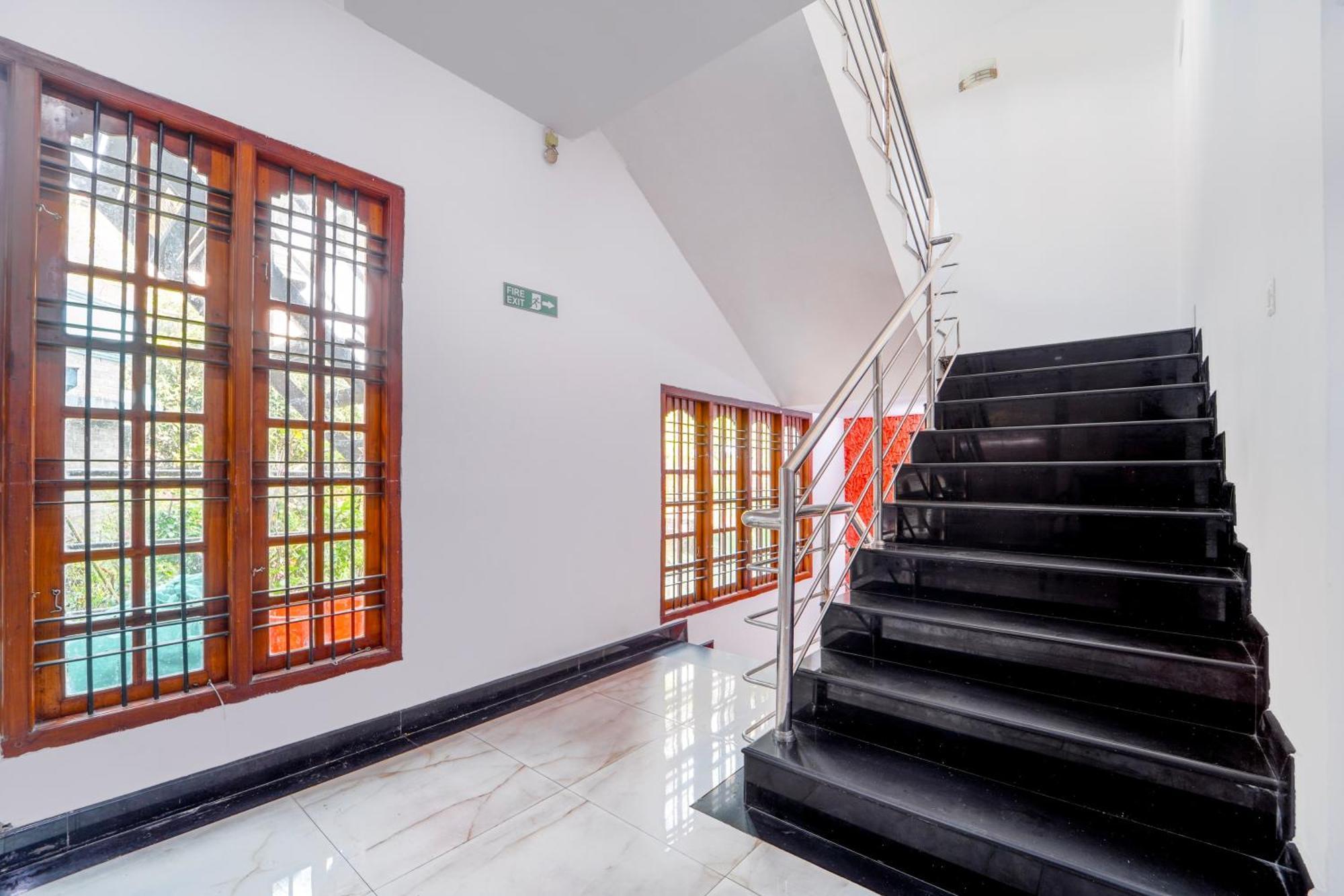 Super Townhouse City Center Ernakulam Kochi Luaran gambar