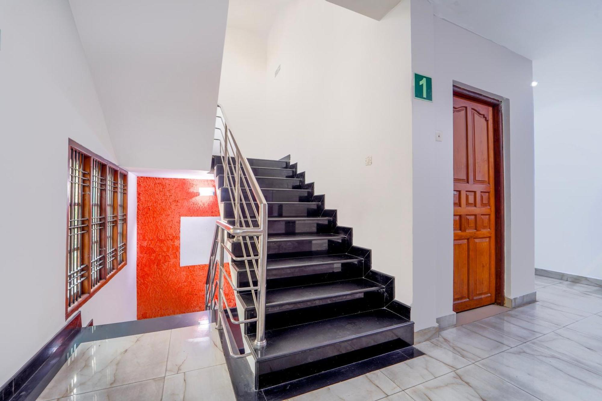 Super Townhouse City Center Ernakulam Kochi Luaran gambar