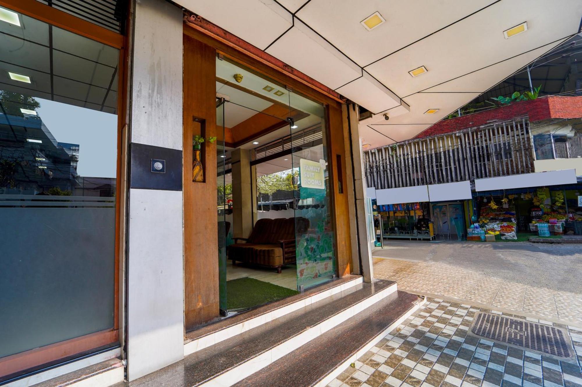 Super Townhouse City Center Ernakulam Kochi Luaran gambar