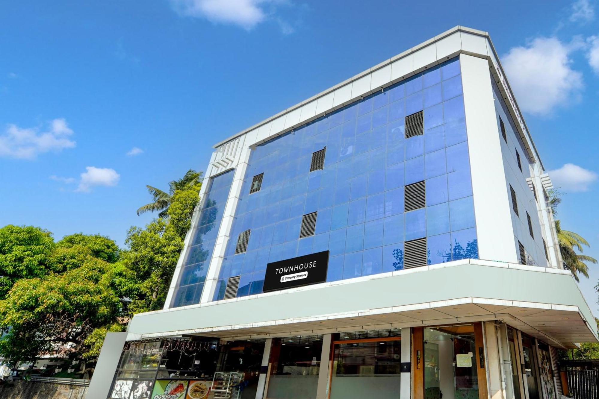 Super Townhouse City Center Ernakulam Kochi Luaran gambar