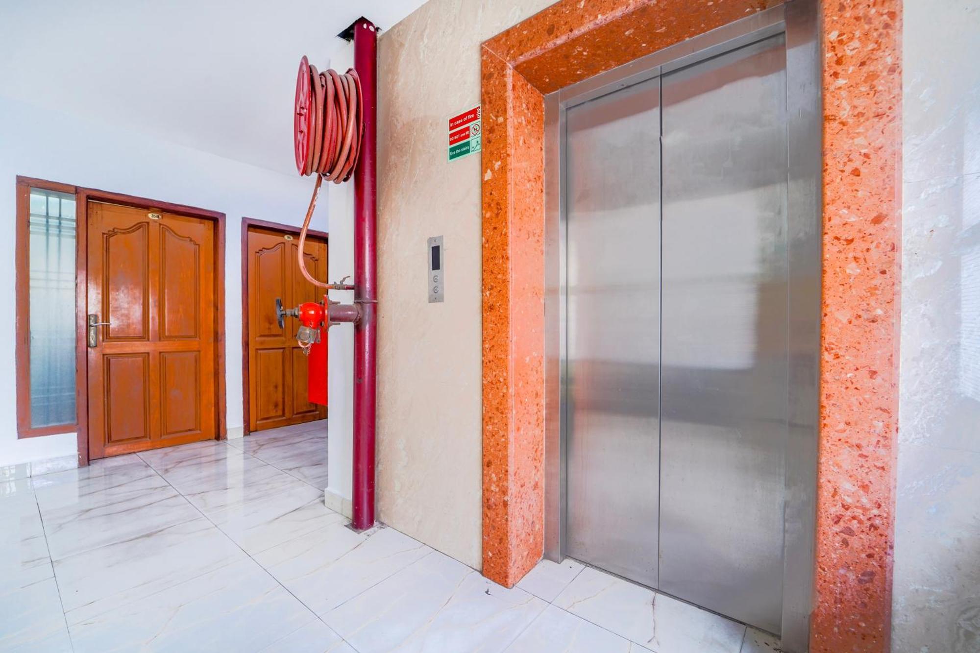 Super Townhouse City Center Ernakulam Kochi Luaran gambar